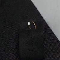 زمام بيرسينج ذهب 18k دائري حلقة حلزونية بفص أبيض