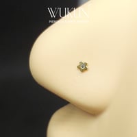 زمام بيرسينج ذهب عيار 18k بشكل وردة صغيرة بفص أبيض