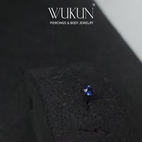 زمام بيرسينج ذهب عيار 18K بفص كحلي وسط