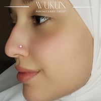 زمام بيرسينج ذهب عيار 18kبفص شفاف لامع صغير