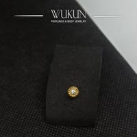 زمام بيرسينج ذهب عيار 18K دائرة منقوشة بفص أبيض