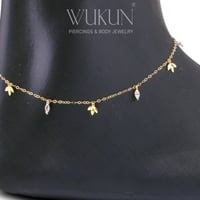 خلخال ذهب عيار 18k بأشكال ورق شجر معلقة