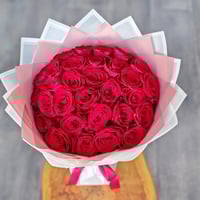 بوكيه ورد احمر وسط