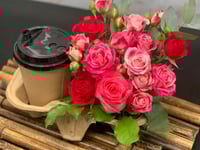 كوفي مع ورد للغاليين