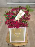 شوكلا بستاني مع ورد طبيعي بيبي روز