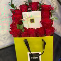 ورد أحمر مع باتشي