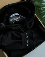 بلوفر ليحتضنك دائما بدلا عني " مع عبارة مخفية على...