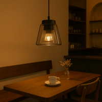 علاقي إنارة زجاجي بتصميم هرمي أنيق ينساب منه الضوء...