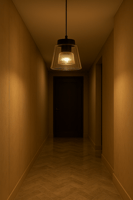 علاقي إنارة زجاجي بتصميم هرمي أنيق ينساب منه الضوء...