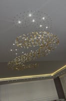 ثريا اوراق عسلي بحرف S بتصميم احترافي وجميل