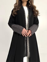 عباية كريب اسود مع اكمام لنن مطرز قصة كلوش