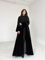 عباية كريب اسود مع مخمل اسود