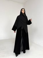 عباية كريب اسود مع مخمل اسود