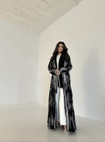 عباية كريب تطريز أبيض قصة كلوش