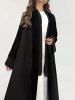عباية كريب اسود مع مخمل قصة كلوش