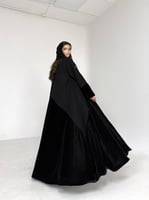 عباية كريب اسود مع مخمل اسود