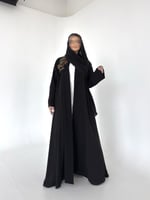 عباية كريب اسود مع كريب مخطط