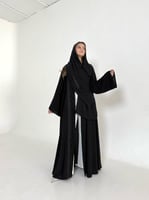 عباية كريب اسود مطرز اسود قصة كلوش