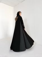 عباية كريب اسود مع تفته هندي