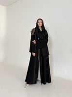 عباية كريب اسود مطرز اسود قصة كلوش