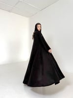 عباية كريب اسود مطرز اسود قصة كلوش