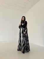 عباية كريب تطريز أبيض قصة كلوش