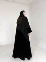 عباية كريب اسود مع مخمل اسود