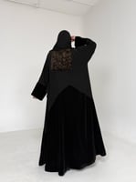 عباية كريب اسود مع مخمل اسود