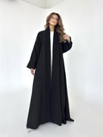 عباية كريب اسود مع كريب مخطط