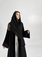 عباية كريب اسود مع مخمل قصة كلوش