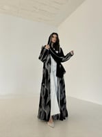 عباية كريب تطريز أبيض قصة كلوش