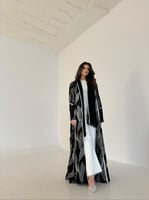 عباية كريب تطريز أبيض قصة كلوش