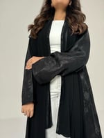 عباية كريب اسود مع تفته هندي قصة كلوش