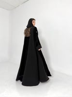 عباية كريب اسود مع مخمل قصة كلوش