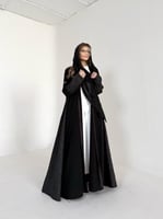 عباية كريب اسود مع تفته هندي