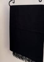 شال شتوي انيق بالاسم متوفر بعدة اللوان