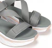 صندل مرتفع رمادي مميز فلوتشس