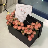 طقم قلادة و سوارة مع ورد