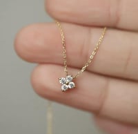 طقم قلادة و سوارة مع ورد