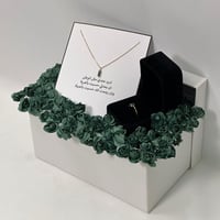 طقم قلادة وخاتم بالورد