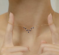 بوكس ورد أنيق مع قلادة مميزة