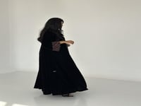 عباية مخمل كوري ، اطراف الكم كشميري