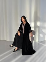 عبايه مخمل كوري مع استرتش وكلفه