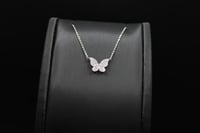 S17 عقد من الفضة عيار ٩٢٥ على شكل فراشة