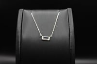 S15 عقد من الفضة عيار ٩٢٥ بزركون ذو اللون ودري فات...