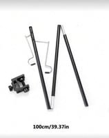 حامل مصباح التخيم على الطاولة