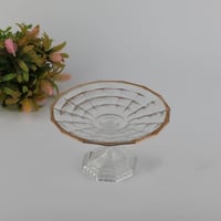 صحن زجاج مدور بقاعدة بخيط ذهبي مقاس 10*17سم