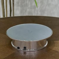 قاعدة متحركة تعمل بالشحن USB او البطارية لون فضي م...