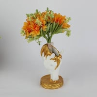 فازة بشكل تحفة راس حصان ابيض مع ذهبي ارتفاع 17سم