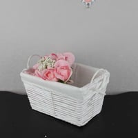 سلة خوص مستطيل بلون ابيض بمقبض مقاس 31*20سم